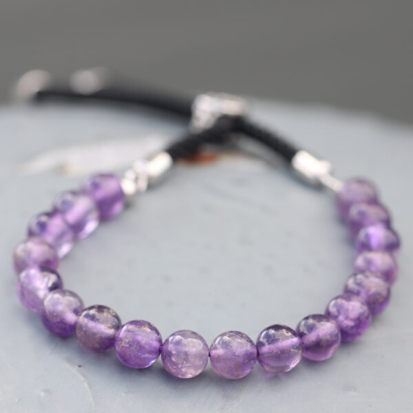 Magisch & Luxuriös: 925er Versilbertes Edelsteinarmband - Schwarze Schnur - Amethyst – Bild 4